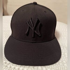 New Era New York Yankees Black 59 Fifty Cap Size. 7 1/4